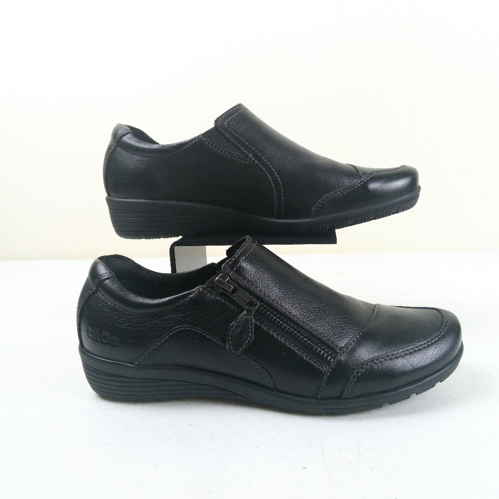 Taos Character Loafer Flats Women Size 7.5 Black Leather Slip On Side Zip